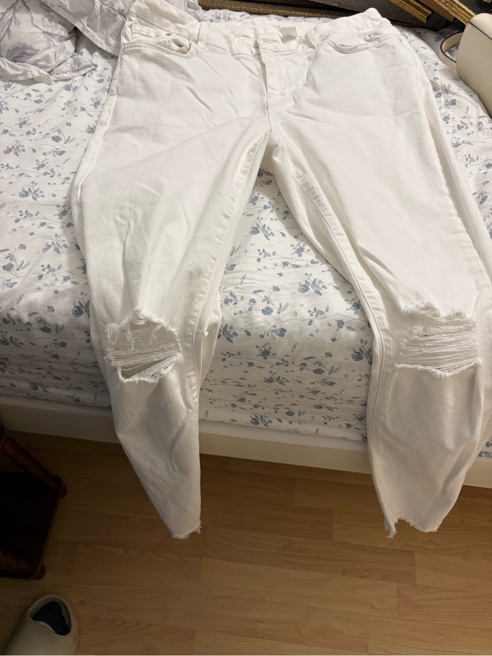 H&M White Distressed Skinny Jeans